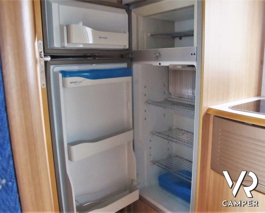 Rimor Super Brig 687 TC: camper mnsardato usato con 6 posti letto, su motore Ford 140 CV. Dotato di condizionatore, tendalino, sospensioni, gancio traino. Italia VR vendita camper Piemonte