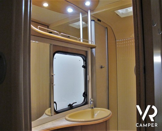 Dethleffs: caravan roulotte 4 posti letto, con letto matrimoniale, ampio bagno e comoda dinette. In vendita da Italia VR a Torino - Druento