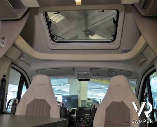 Burstner Lyseo TD 680 Privilège: camper nuovo semintegrale colore champagne, con letto basculante e garage per biciclette. Pacchetto Lyseo TD. Su Fiat Ducato 160 CV.