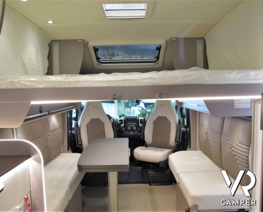 Burstner Lyseo TD 680 Privilège: camper nuovo semintegrale colore champagne, con letto basculante e garage per biciclette. Pacchetto Lyseo TD. Su Fiat Ducato 160 CV.