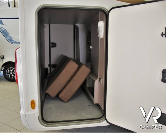 Burstner Lyseo TD 680 Privilège: camper nuovo semintegrale colore champagne, con letto basculante e garage per biciclette. Pacchetto Lyseo TD. Su Fiat Ducato 160 CV.