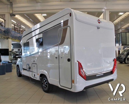 Burstner Lyseo TD 680 Privilège: camper nuovo semintegrale colore champagne, con letto basculante e garage per biciclette. Pacchetto Lyseo TD. Su Fiat Ducato 160 CV.