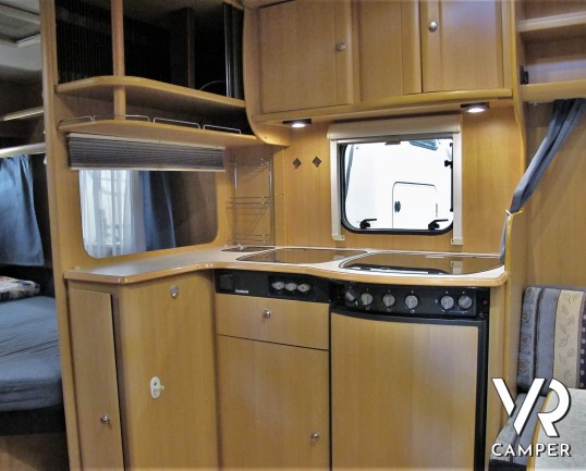 Dethleffs: caravan roulotte 4 posti letto, con letto matrimoniale, ampio bagno e comoda dinette. In vendita da Italia VR a Torino - Druento