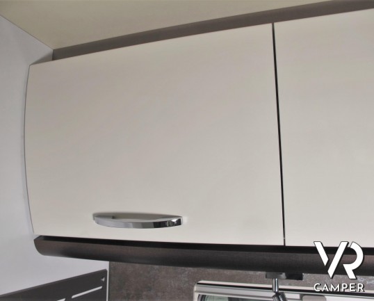 Burstner Lyseo TD 680 Privilège: camper nuovo semintegrale colore champagne, con letto basculante e garage per biciclette. Pacchetto Lyseo TD. Su Fiat Ducato 160 CV.