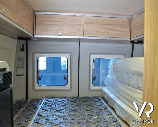 Hymer Van Grand Canyon: camper furgonato nuovo colore Grigio Campovolo, con letto sul tetto, cambio automatico, veranda, Truma Combi. Su Fiat Ducato 160 CV