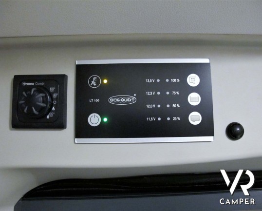 Carado CV 600: camper furgonato nuovo con letto matrimoniale posteriore, 3 posti letto, colore Alluminio metallizzato. Su Fiat Ducato 140 CV.