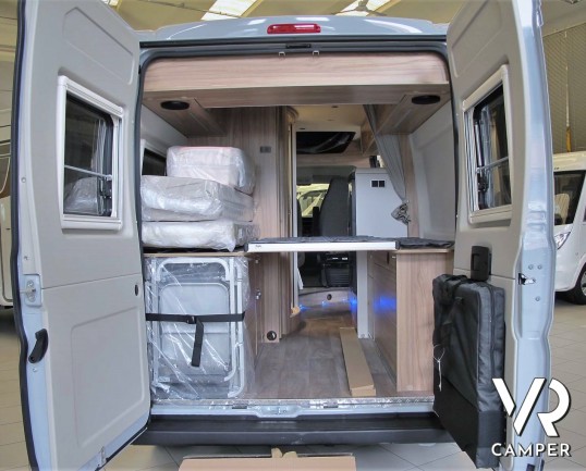 Hymer Van Grand Canyon: camper furgonato nuovo colore Grigio Campovolo, con letto sul tetto, cambio automatico, veranda, Truma Combi. Su Fiat Ducato 160 CV