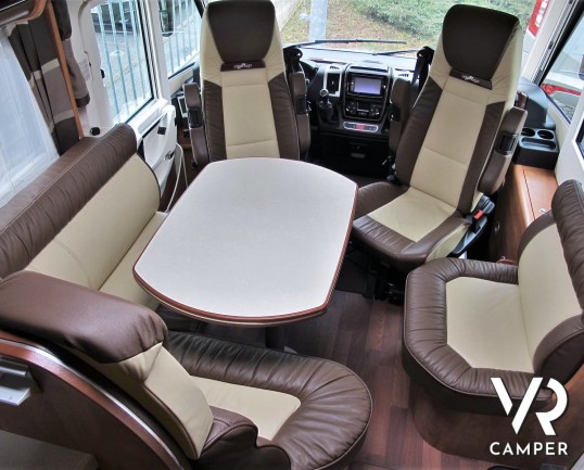 Carthago C-Line I 5.0 QB: camper usato motorhome con 4 posti letto, letto centrale, bagno e doccia separati, garage con scarpiera. Su Fiat Ducato 150 CV.