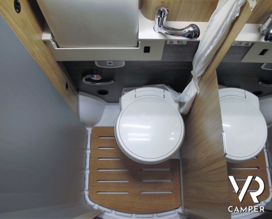 Hymer Van Grand Canyon: camper furgonato nuovo colore Grigio Campovolo, con letto sul tetto, cambio automatico, veranda, Truma Combi. Su Fiat Ducato 160 CV