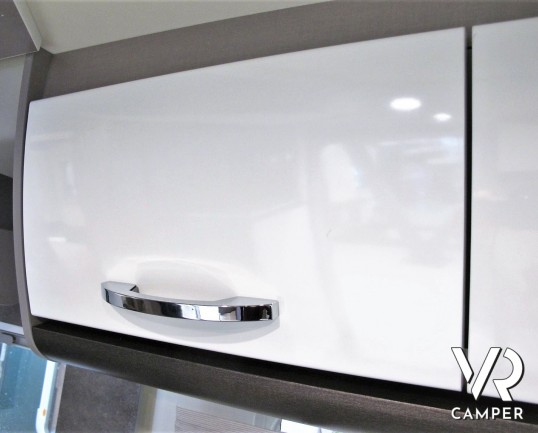 Burstner Lyseo TD 732 Privilege - Camper nuovo semintegrale 4 posti letto con dinette face-to-face, bagno e doccia separati, letto ad isola e letto basculante. Su Fiat Ducato 140 CV