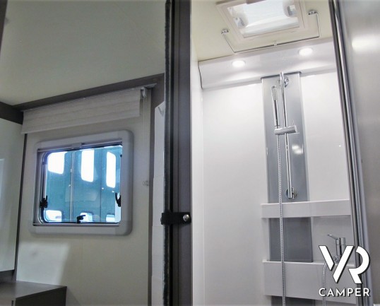 Burstner Lyseo TD 732 Privilege - Camper nuovo semintegrale 4 posti letto con dinette face-to-face, bagno e doccia separati, letto ad isola e letto basculante. Su Fiat Ducato 140 CV