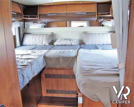 Carthago Chic C-Line I 4.8: Camper motorhome usato di colore Grigio Silver, con letti gemelli in coda, lunghezza totale di 7,38 m. Su motore Fiat Ducato 150 CV, per patente C