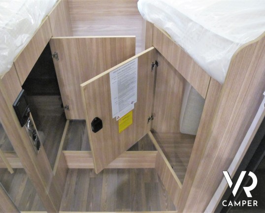 Burstner 20-Twenty 726 - camper nuovo semintegrale con letti gemelli e dinette trasformabile in letto. Su Fiat Ducato 140 CV. In visione da Italia VR, Torino