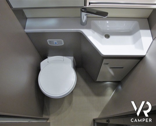 Burstner Lyseo TD 732 Privilege - Camper nuovo semintegrale 4 posti letto con dinette face-to-face, bagno e doccia separati, letto ad isola e letto basculante. Su Fiat Ducato 140 CV