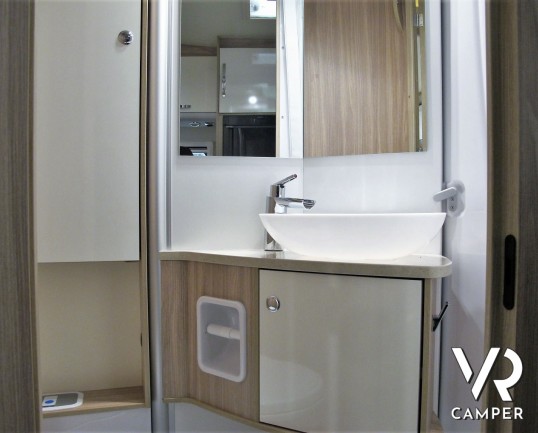 Burstner 20-Twenty 726 - camper nuovo semintegrale con letti gemelli e dinette trasformabile in letto. Su Fiat Ducato 140 CV. In visione da Italia VR, Torino