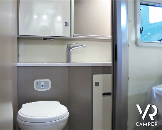 Burstner Lyseo TD 732 Privilege - Camper nuovo semintegrale 4 posti letto con dinette face-to-face, bagno e doccia separati, letto ad isola e letto basculante. Su Fiat Ducato 140 CV