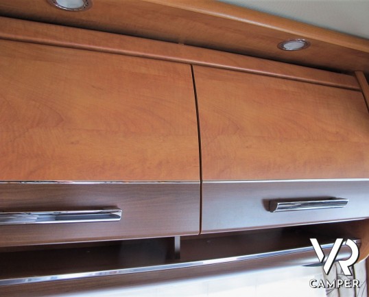 Carthago Chic C-Line I 4.8: Camper motorhome usato di colore Grigio Silver, con letti gemelli in coda, lunghezza totale di 7,38 m. Su motore Fiat Ducato 150 CV, per patente C