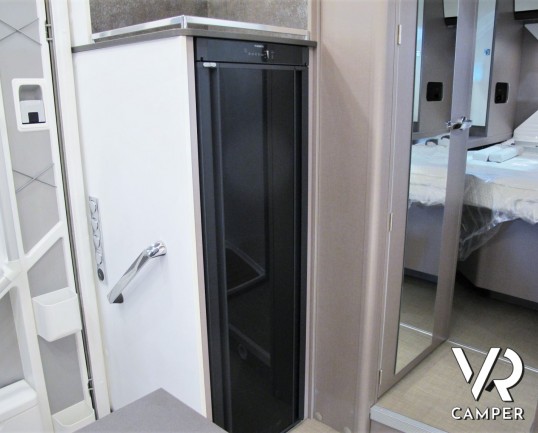 Burstner Lyseo TD 732 Privilege - Camper nuovo semintegrale 4 posti letto con dinette face-to-face, bagno e doccia separati, letto ad isola e letto basculante. Su Fiat Ducato 140 CV