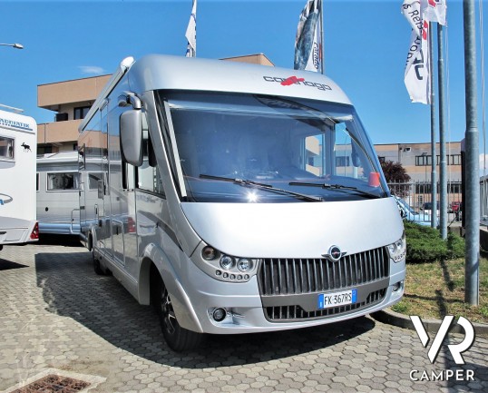 Carthago Chic C-Line I 4.8: Camper motorhome usato di colore Grigio Silver, con letti gemelli in coda, lunghezza totale di 7,38 m. Su motore Fiat Ducato 150 CV, per patente C