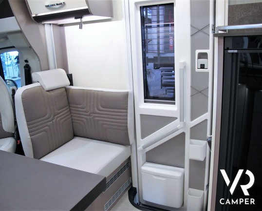 Burstner Lyseo TD 732 Privilege - Camper nuovo semintegrale 4 posti letto con dinette face-to-face, bagno e doccia separati, letto ad isola e letto basculante. Su Fiat Ducato 140 CV