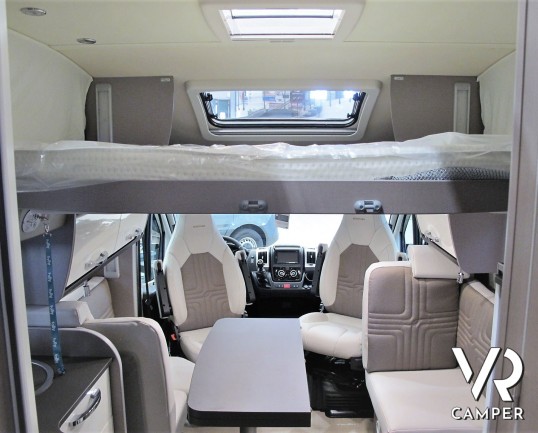Burstner Lyseo TD 732 Privilege - Camper nuovo semintegrale 4 posti letto con dinette face-to-face, bagno e doccia separati, letto ad isola e letto basculante. Su Fiat Ducato 140 CV