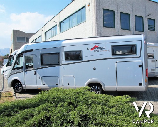 Carthago Chic C-Line I 4.8: Camper motorhome usato di colore Grigio Silver, con letti gemelli in coda, lunghezza totale di 7,38 m. Su motore Fiat Ducato 150 CV, per patente C