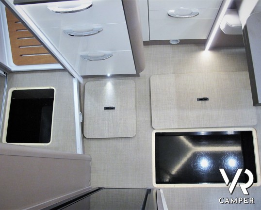 Burstner Lyseo TD 732 Privilege - Camper nuovo semintegrale 4 posti letto con dinette face-to-face, bagno e doccia separati, letto ad isola e letto basculante. Su Fiat Ducato 140 CV