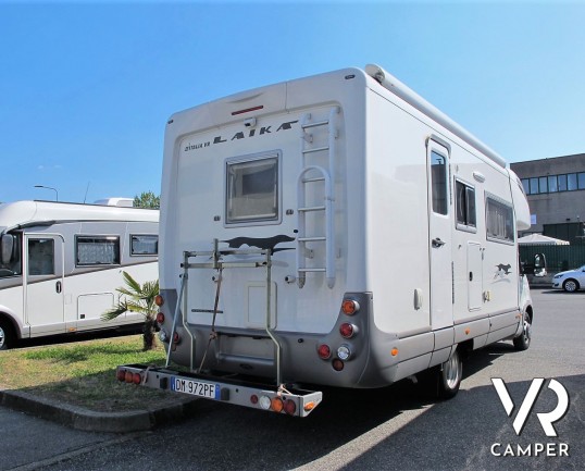 Laika Kreos 3002: camper mansardato usato con letti a castello posteriori, dinette convertibile, bagno con doccia separata. Su motore Iveco 3.0 M-Jet 180 CV, con cambio manuale. In vendita da Italia VR a Torino - Druento