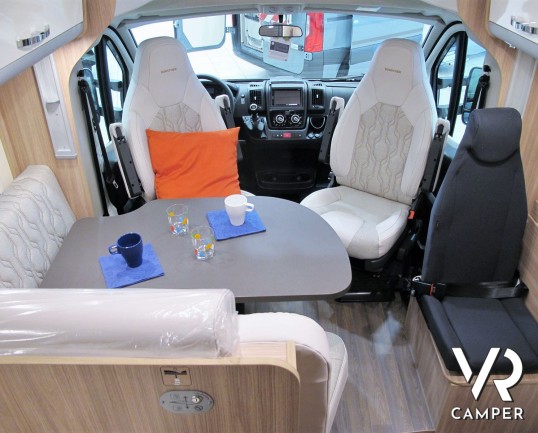 Burstner 20-Twenty 726 - camper nuovo semintegrale con letti gemelli e dinette trasformabile in letto. Su Fiat Ducato 140 CV. In visione da Italia VR, Torino