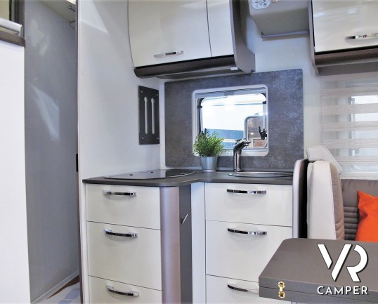 Burstner Lyseo TD 732 Privilege - Camper nuovo semintegrale 4 posti letto con dinette face-to-face, bagno e doccia separati, letto ad isola e letto basculante. Su Fiat Ducato 140 CV