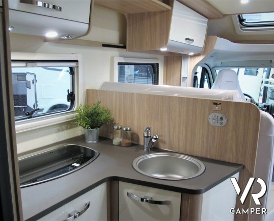 Burstner 20-Twenty 726 - camper nuovo semintegrale con letti gemelli e dinette trasformabile in letto. Su Fiat Ducato 140 CV. In visione da Italia VR, Torino