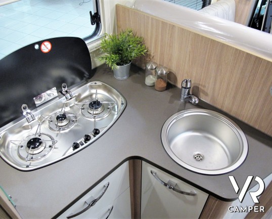 Burstner 20-Twenty 726 - camper nuovo semintegrale con letti gemelli e dinette trasformabile in letto. Su Fiat Ducato 140 CV. In visione da Italia VR, Torino