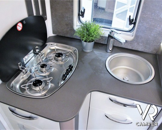 Burstner Lyseo TD 732 Privilege - Camper nuovo semintegrale 4 posti letto con dinette face-to-face, bagno e doccia separati, letto ad isola e letto basculante. Su Fiat Ducato 140 CV