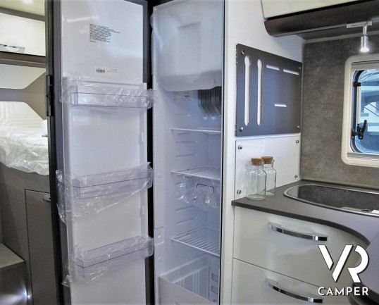 Burstner Lyseo TD 690 - camper nuovo semintegrale con letti gemelli e basculante, dinette trasformabile in letto. Pacchetto Premium. Su Fiat Ducato 140 CV. In vendita da Italia VR a Torino