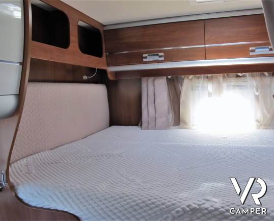 Laika Ecovip 305: camper usato semintegrale con letto matrimoniale posteriore e letto singolo basculante, su Fiat Ducato 130 CV, Euro 6 B. In vendita da Italia VR a Torino.