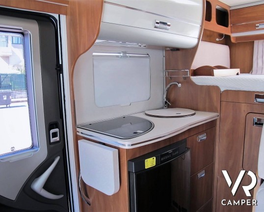 Laika Ecovip 305: camper usato semintegrale con letto matrimoniale posteriore e letto singolo basculante, su Fiat Ducato 130 CV, Euro 6 B. In vendita da Italia VR a Torino.