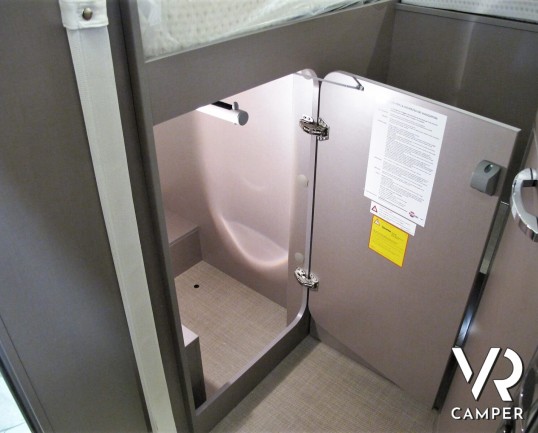 Burstner Lyseo TD 690 - camper nuovo semintegrale con letti gemelli e basculante, dinette trasformabile in letto. Pacchetto Premium. Su Fiat Ducato 140 CV. In vendita da Italia VR a Torino