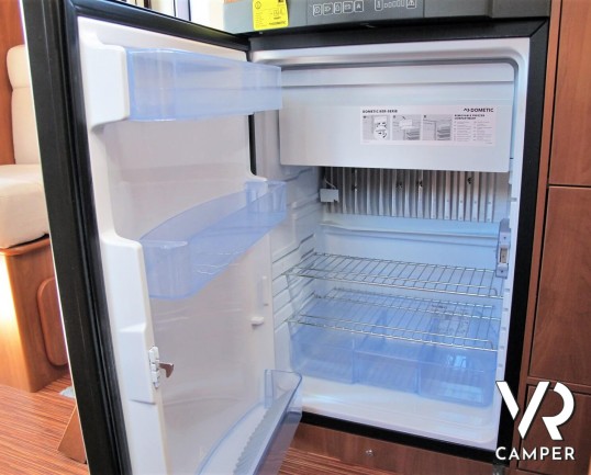 Laika Ecovip 305: camper usato semintegrale con letto matrimoniale posteriore e letto singolo basculante, su Fiat Ducato 130 CV, Euro 6 B. In vendita da Italia VR a Torino.