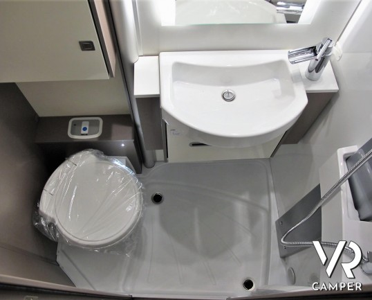 Burstner Lyseo TD 690 - camper nuovo semintegrale con letti gemelli e basculante, dinette trasformabile in letto. Pacchetto Premium. Su Fiat Ducato 140 CV. In vendita da Italia VR a Torino