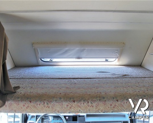 Camper usato mansardato Arca, 5 posti letto con dinette convertibile in letto, bagno spazioso e finestrato, cucina a L. In vendita da Italia VR a Torino.