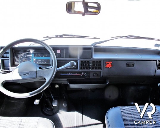 Camper usato mansardato Arca, 5 posti letto con dinette convertibile in letto, bagno spazioso e finestrato, cucina a L. In vendita da Italia VR a Torino.