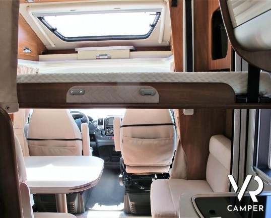 Laika Ecovip 305: camper usato semintegrale con letto matrimoniale posteriore e letto singolo basculante, su Fiat Ducato 130 CV, Euro 6 B. In vendita da Italia VR a Torino.