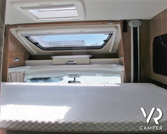 Laika Ecovip 305: camper usato semintegrale con letto matrimoniale posteriore e letto singolo basculante, su Fiat Ducato 130 CV, Euro 6 B. In vendita da Italia VR a Torino.