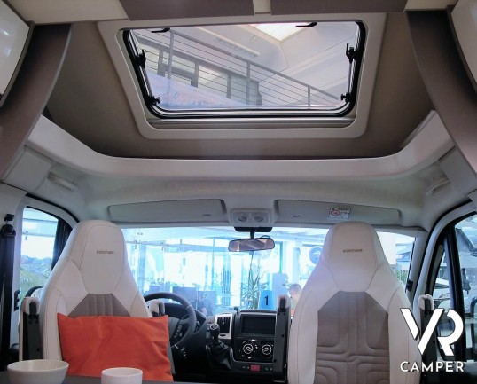 Burstner Lyseo TD 690 - camper nuovo semintegrale con letti gemelli e basculante, dinette trasformabile in letto. Pacchetto Premium. Su Fiat Ducato 140 CV. In vendita da Italia VR a Torino