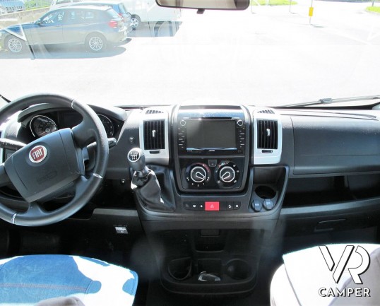 Laika Ecovip 305: camper usato semintegrale con letto matrimoniale posteriore e letto singolo basculante, su Fiat Ducato 130 CV, Euro 6 B. In vendita da Italia VR a Torino.