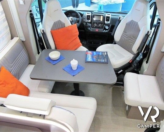 Burstner Lyseo TD 690 - camper nuovo semintegrale con letti gemelli e basculante, dinette trasformabile in letto. Pacchetto Premium. Su Fiat Ducato 140 CV. In vendita da Italia VR a Torino