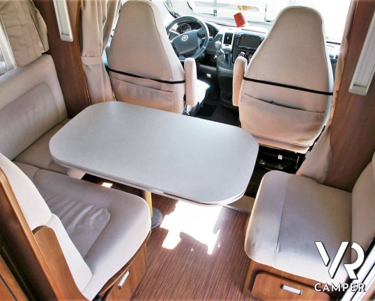Laika Ecovip 305: camper usato semintegrale con letto matrimoniale posteriore e letto singolo basculante, su Fiat Ducato 130 CV, Euro 6 B. In vendita da Italia VR a Torino.