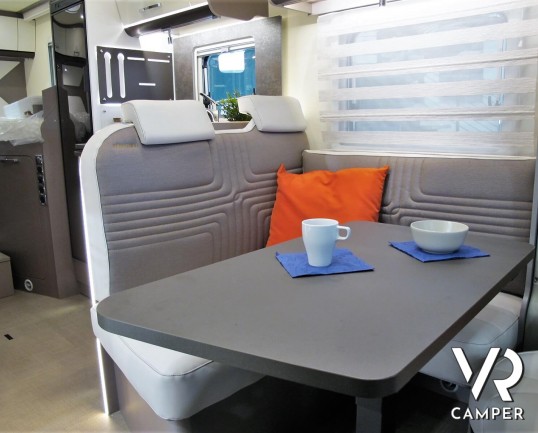 Burstner Lyseo TD 690 - camper nuovo semintegrale con letti gemelli e basculante, dinette trasformabile in letto. Pacchetto Premium. Su Fiat Ducato 140 CV. In vendita da Italia VR a Torino