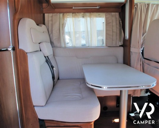 Laika Ecovip 305: camper usato semintegrale con letto matrimoniale posteriore e letto singolo basculante, su Fiat Ducato 130 CV, Euro 6 B. In vendita da Italia VR a Torino.