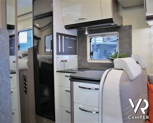 Burstner Lyseo TD 690 - camper nuovo semintegrale con letti gemelli e basculante, dinette trasformabile in letto. Pacchetto Premium. Su Fiat Ducato 140 CV. In vendita da Italia VR a Torino